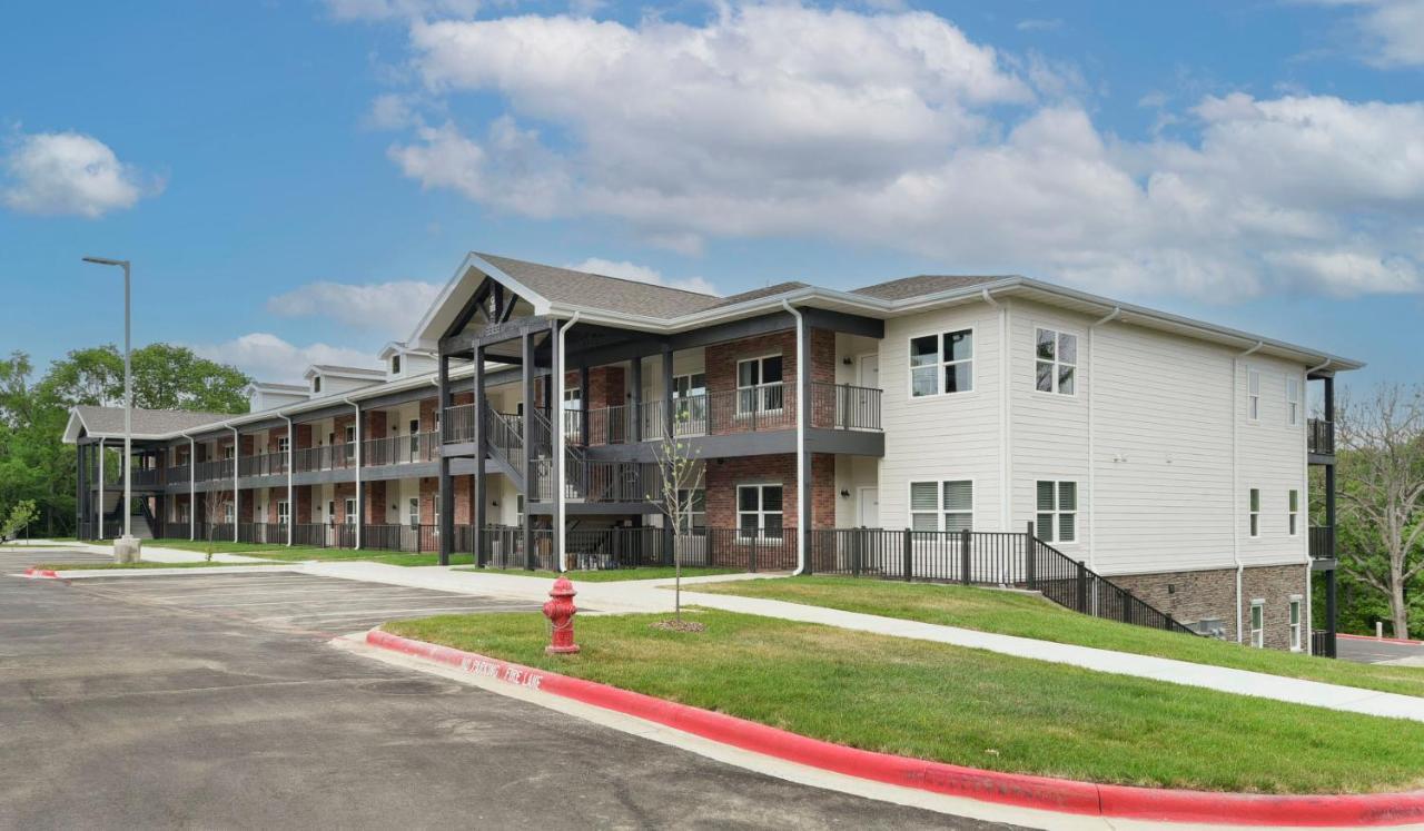 Apartahotel Luxury At Thousand Hills - Heart Of - Beautifully Remodeled - Spacious And Affordable Branson