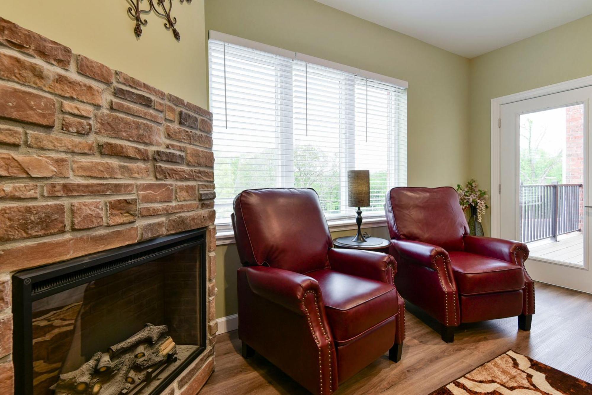 Luxury At Thousand Hills - Heart Of - Beautifully Remodeled - Spacious And Affordable Apartahotel *